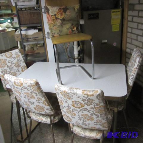 lot 359 image: 1960s Dine Table and Chairs