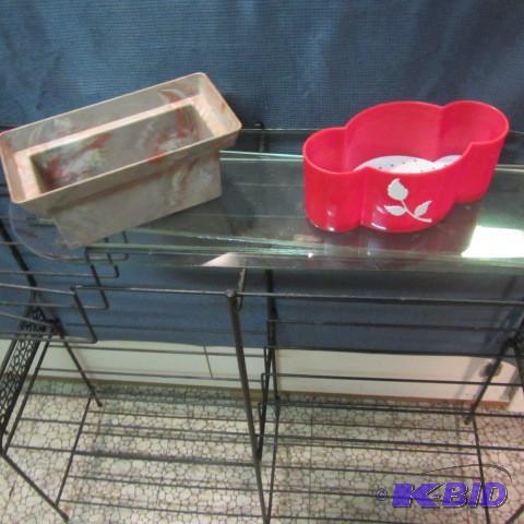 lot 367 image: Metal Plant Stand