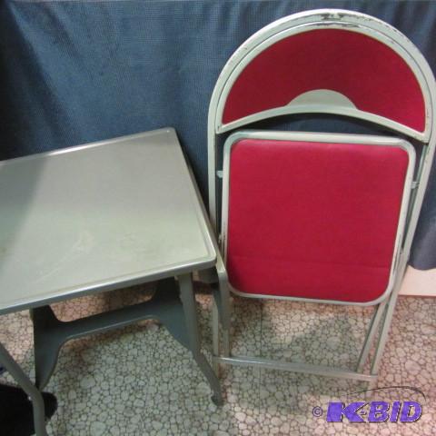 lot 372 image: Folding Chairs