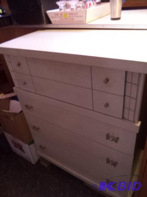 lot 59 image: Blonde Dresser