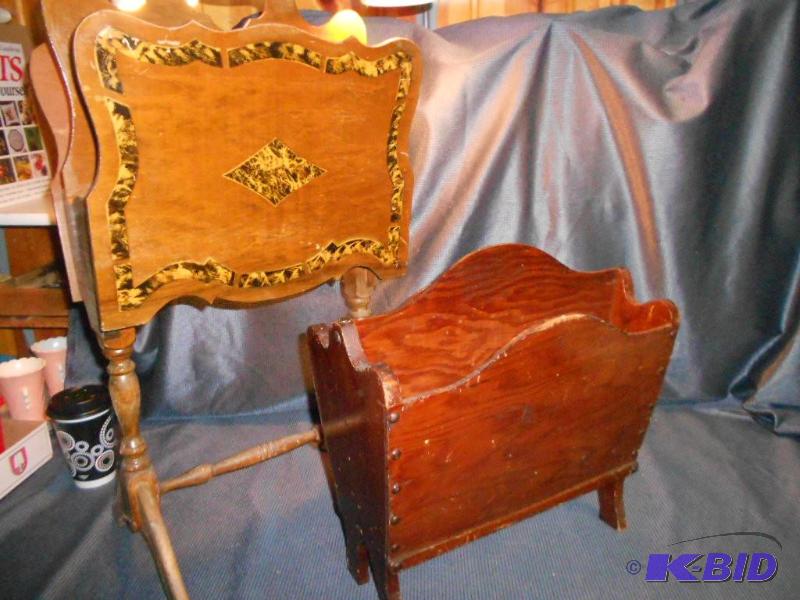 lot 73 image: Magazine Racks