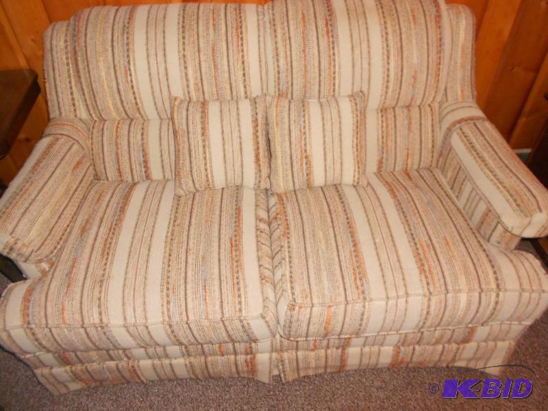 lot 81 image: Love Seat