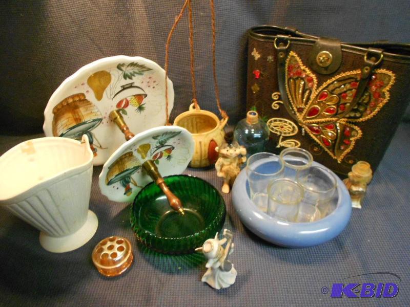 lot 86 image: Sequin Purse, Ceramics