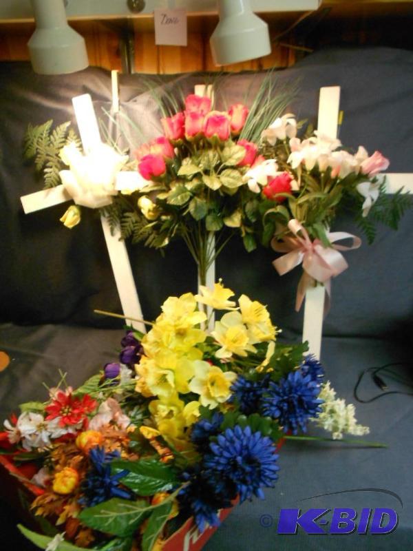 lot 87 image: Crosses and Flowers