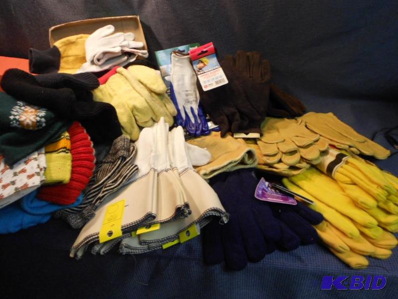 lot 94 image: Mens Gloves and Hats