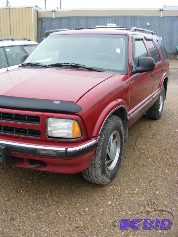 lot 1 image: 1997 Chevy Blazer