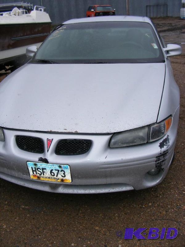 lot 17 image: 2001 Pontiac Grand Prix