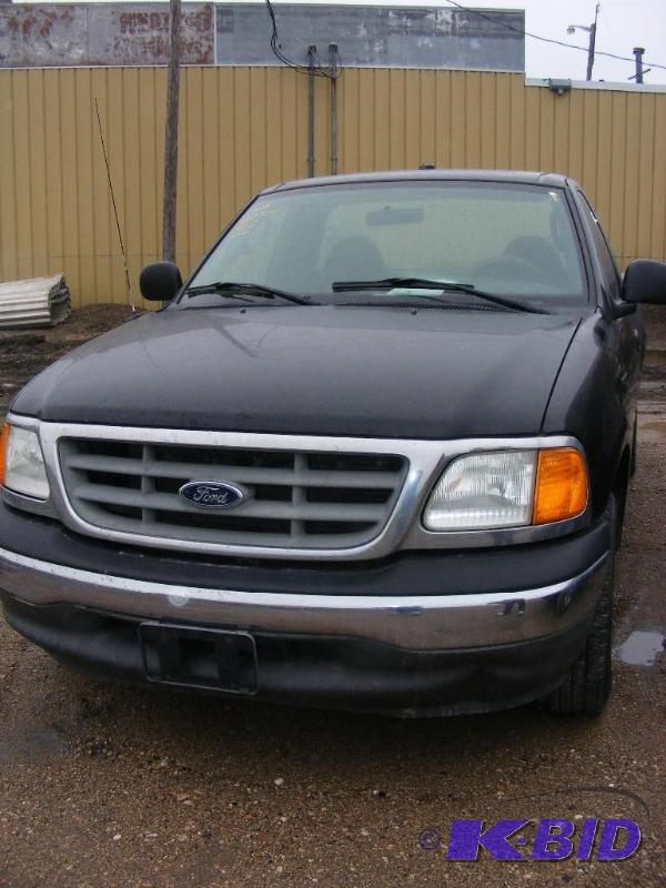 lot 2 image: 2004 Ford F150