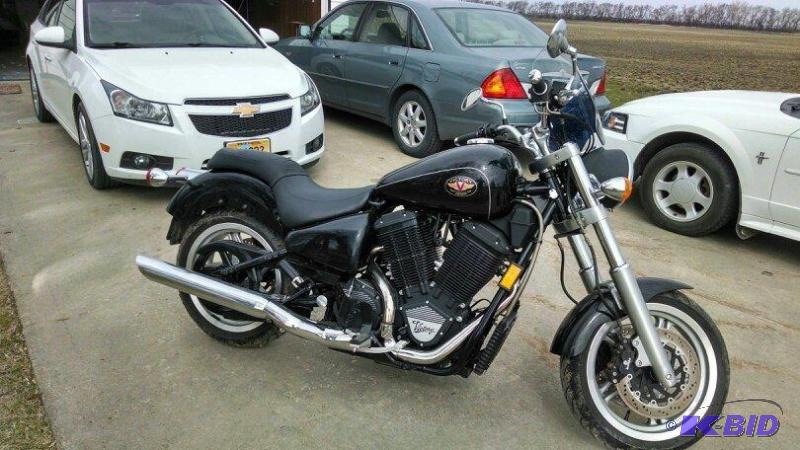 lot 21 image: 2000 Victory