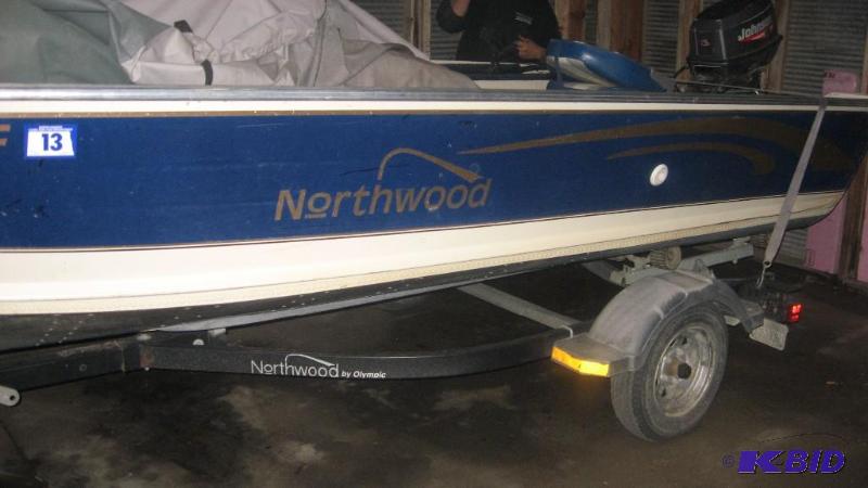 lot 24 image: 2000 Northwood Boat