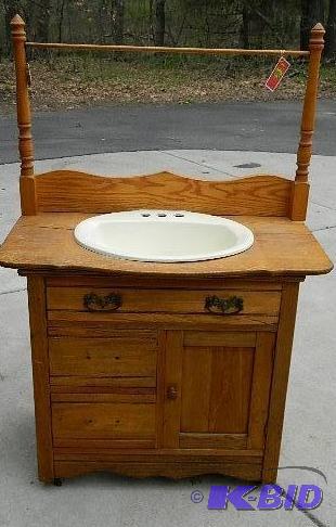 lot 122 image: Oak Commode w towel bar 34" w...