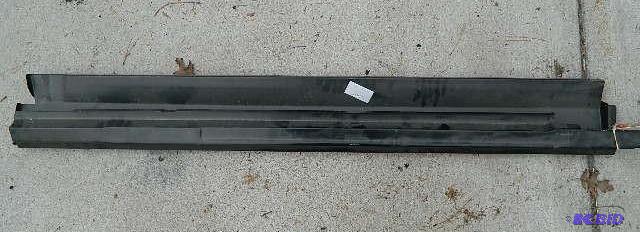 lot 186 image: Rocker panel for (1967 -1969) Camar...
