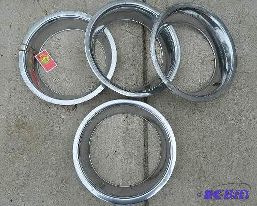 lot 219 image: Chevy Trim Rings for Corvette 8&quo...