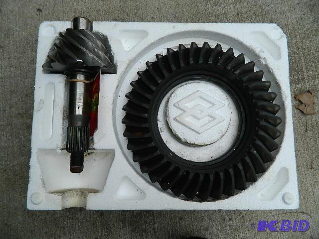 lot 231 image: Ring and Pinion 9 & 37  Ford 9...