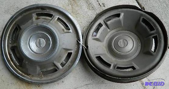 lot 24 image: (4) Chevy Hub caps. Please see pict...