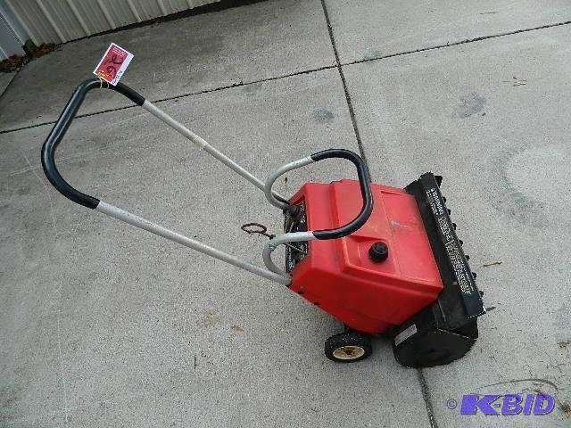 lot 26 image: 20 in Snow blower. Electric start. ...