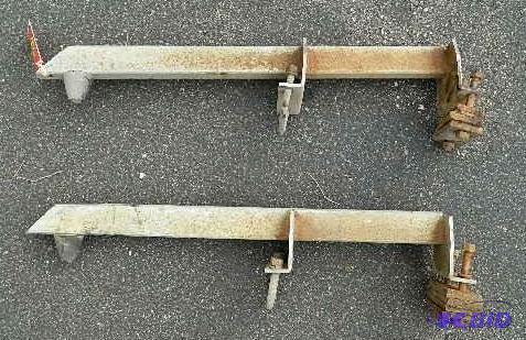 lot 47 image: Traction bars (pair) for Mopar. Ple...