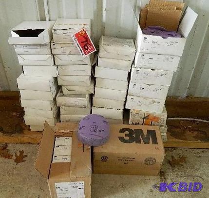 lot 76 image: 3M 360 grit 5 in sanding paper dis...