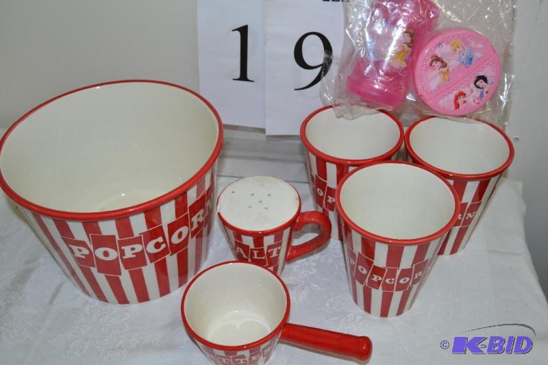 lot 19 image: Ceramic popcorn bowls