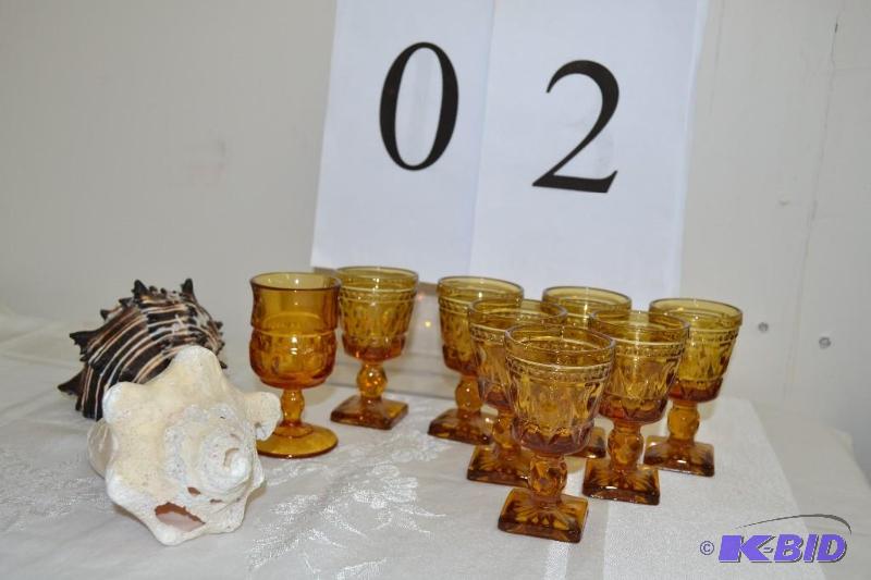 lot 2 image: amber glasses & shells