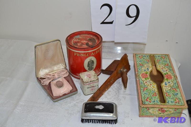 lot 29 image: vintage houseware
