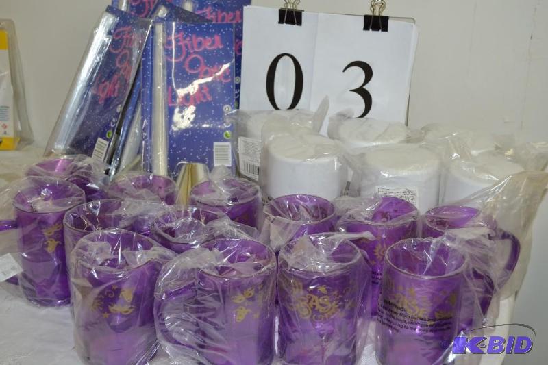 lot 3 image: Mugs - ice cream sandwich maker - fiber optics