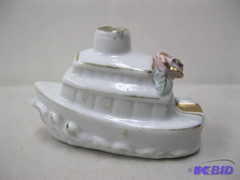 Small Glass Train Ash Tray...