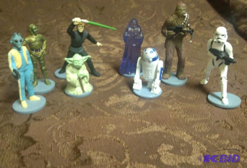 lot 50 image: Star Wars Assorted Applause figures on round ...