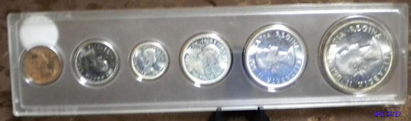 lot 147 image: 1963 CANADA COIN SET SILVER DOLLAR,...