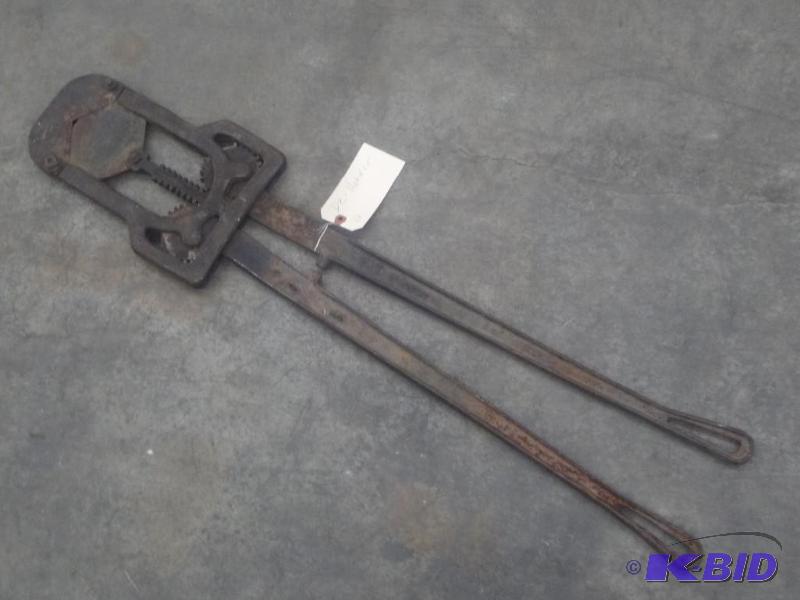 Vintage Cattle De-Horning Tool...