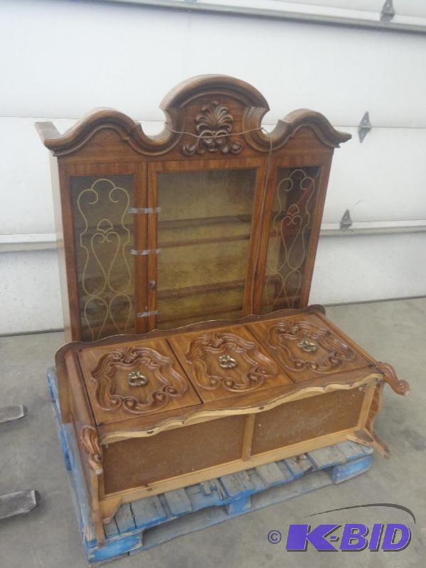 2-Piece Vintage Wooden Hutch With G...