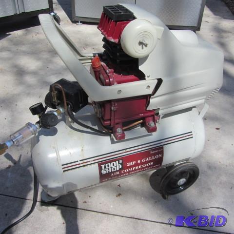 lot 12 image: Portable Air Compressor