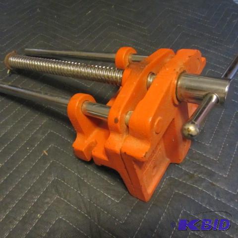lot 134 image: Pony Vise