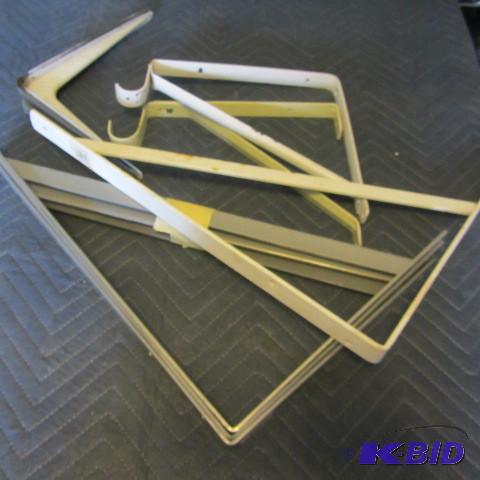 lot 216 image: Shelf Brackets