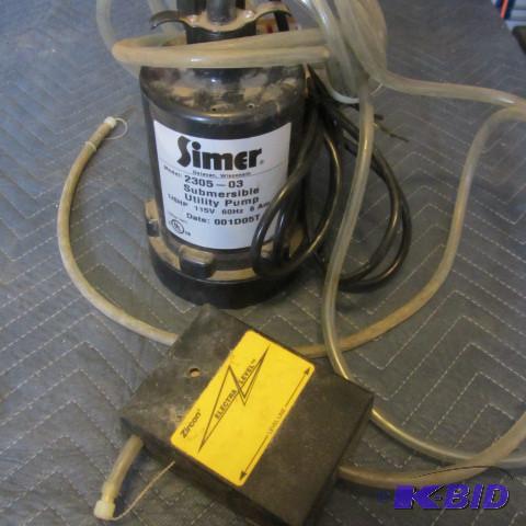lot 217 image: Submersible Pump