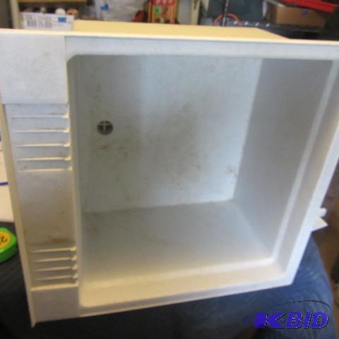 lot 238 image: Laundry Tub