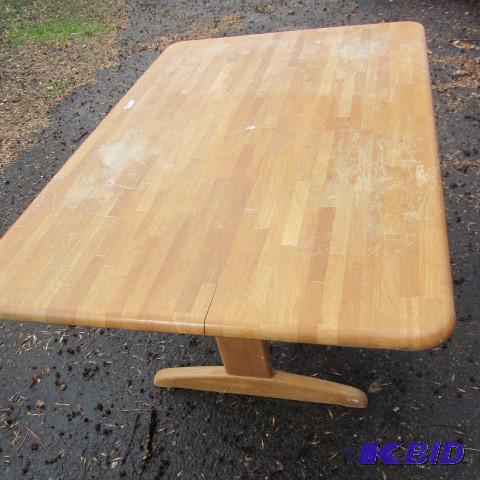 lot 248 image: Tables