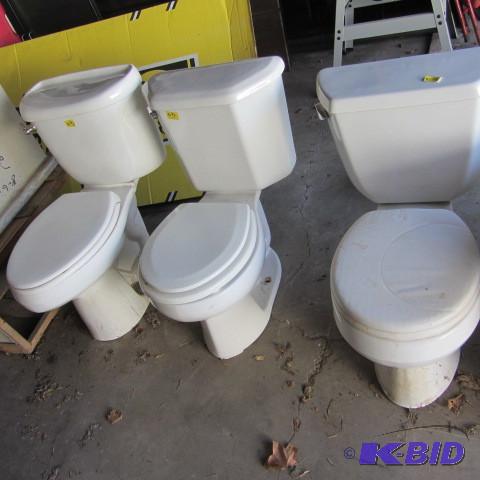 lot 40 image: Three Toilets