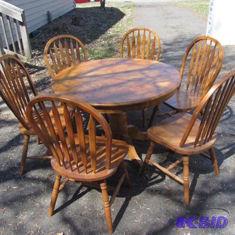 lot 51 image: Oak Dine Set