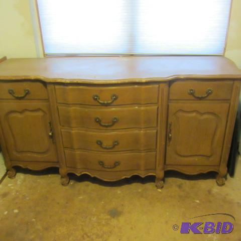 lot 66 image: Vintage Buffet