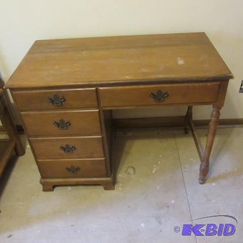 lot 68 image: Maple Desk