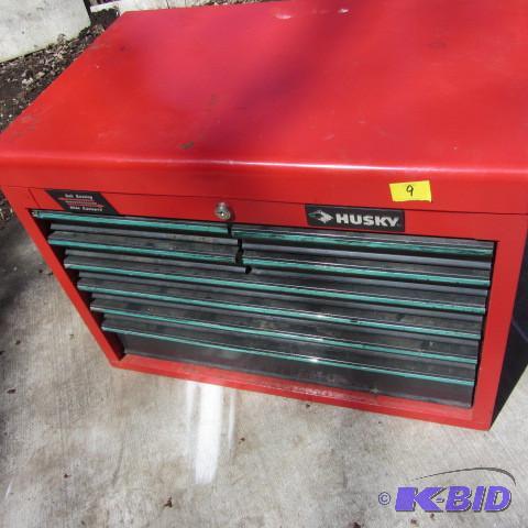 lot 9 image: Husky Tool Box