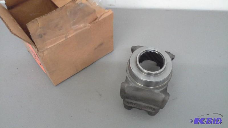 YOKE TRANSMISSION OUTPUT B500 NEW FLYER