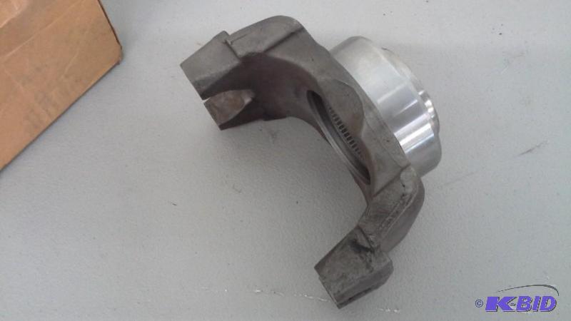 YOKE TRANSMISSION OUTPUT B500 NEW FLYER
