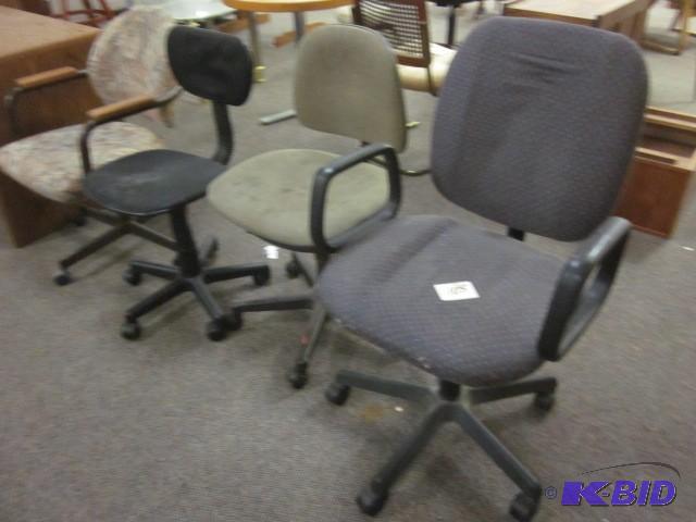 lot 105 image: Lot of (4) office chairs....