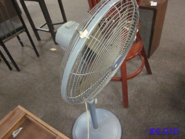 lot 53 image: Blue metal stand up fan....
