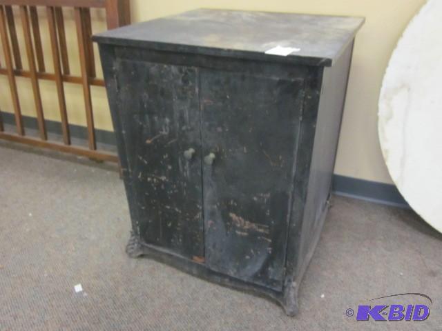 lot 76 image: Antique 24 inch x 30 inch tall (2) ...