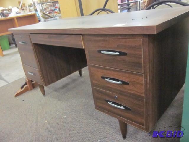 lot 81 image: desk - office