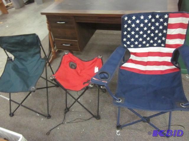 lot 82 image: Lot of (3) outdoor fold up chairs, ...