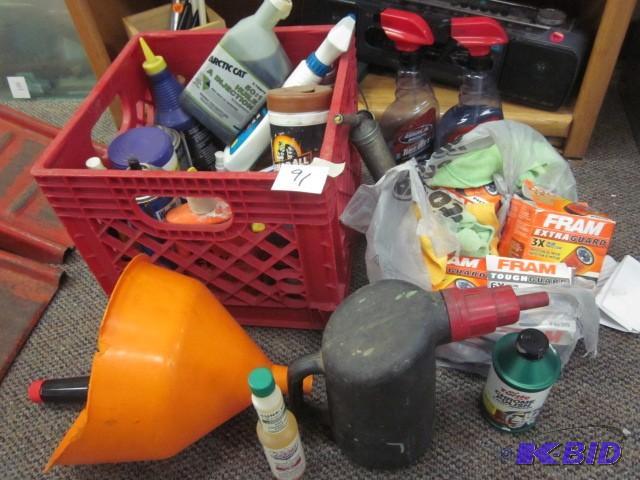lot 91 image: Large lot of automotive cleaning an...